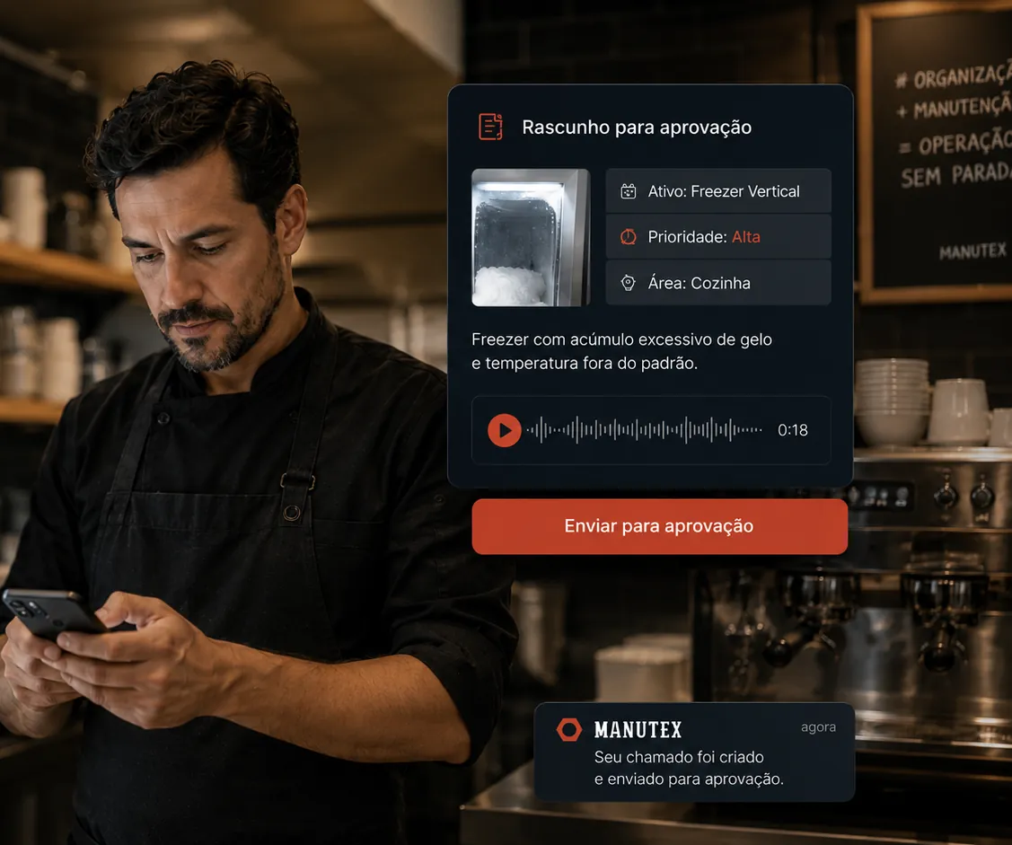 Cozinheiro abre um chamado pelo celular diante de um freezer com acúmulo de gelo, anexando foto e áudio ao registro.